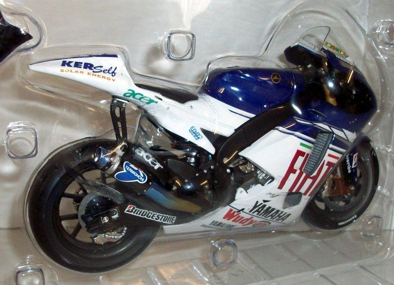 Minichamps 1/12 Scale 122 083046 Yamaha YZR-M1 Fiat Rossi MotoGP 2008