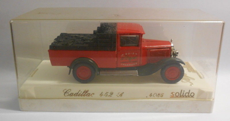 Solido 1/43 Scale Metal Model - SO12 CADILLAC 452 ' BOIS CHARBONS'