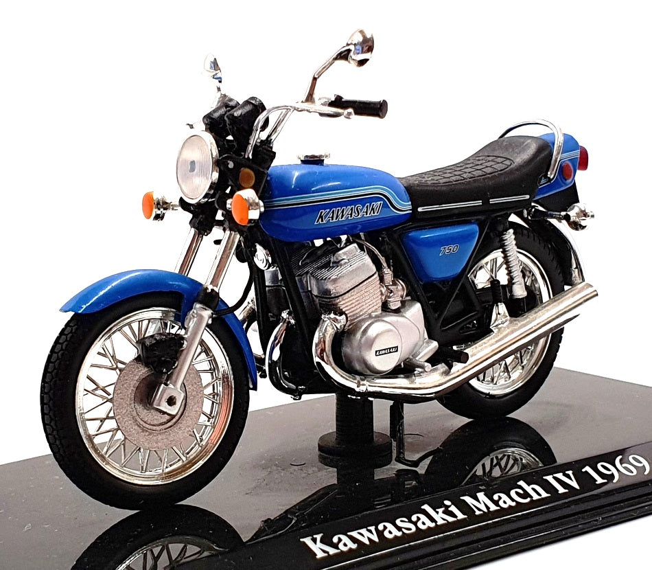 Atlas Editions 1/24 Scale 4 658 111 - 1969 Kawasaki Mach IV Motorbike - Blue