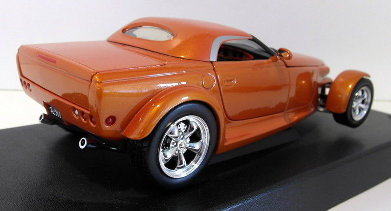 Motormax 1/18 Scale Diecast - 73118 Chrysler Howler Metallic orange