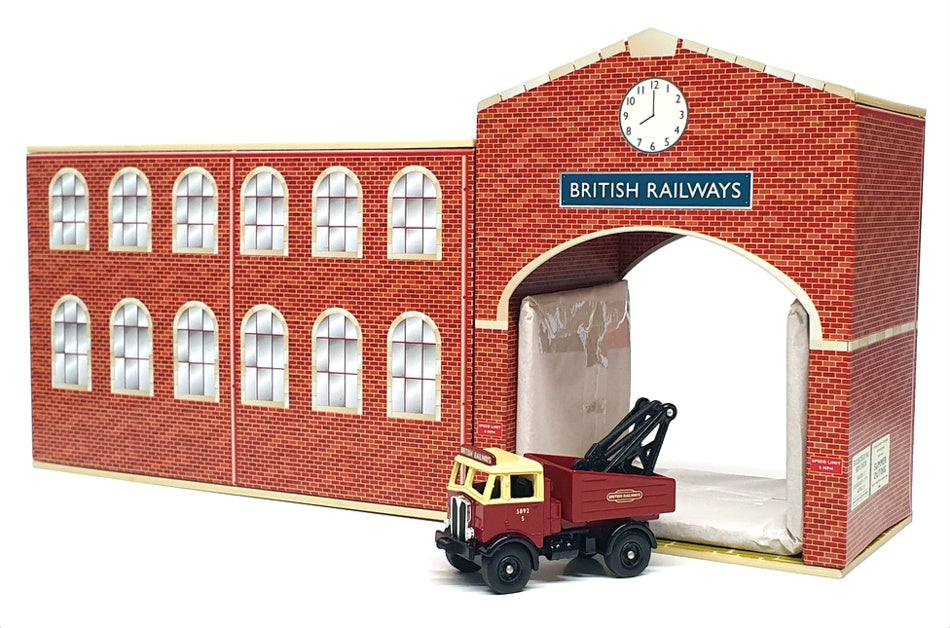 Lledo 1/76 Scale BR2002 - 2 Piece Tin Plate Railway Depot & AEC Wrecker - BR