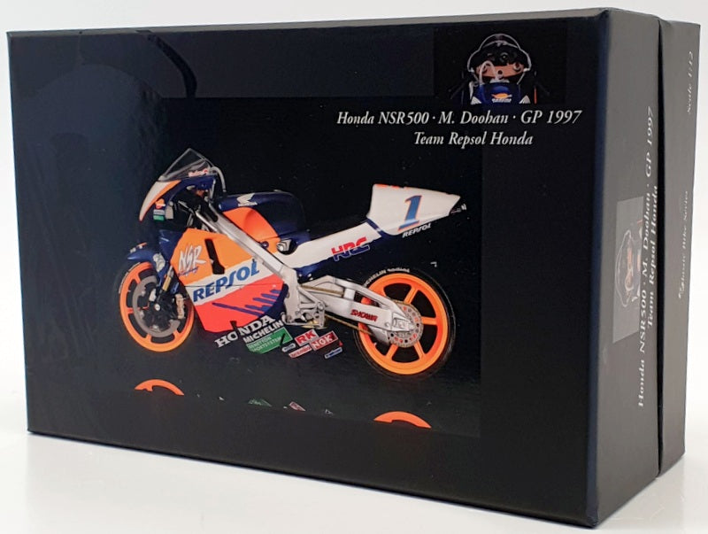Minichamps 1/12 Scale Motorcycle 122 976101 - Honda NSR500 M.Doohan