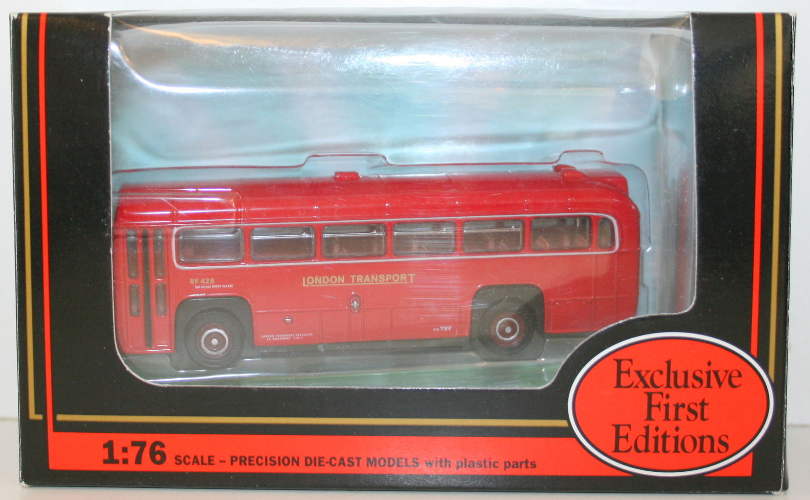 EFE 1/76 23302 AEC RF Bus London Transport #250 Passingford Bridge