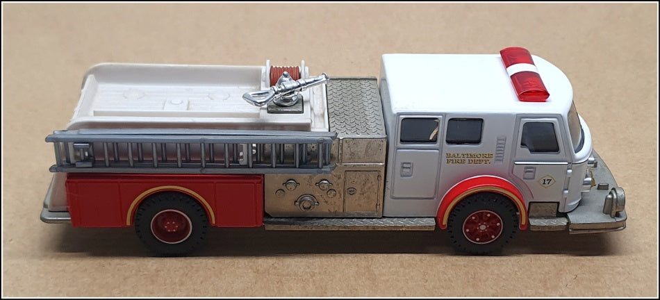 Corgi 1/50 Scale 51702 - American La France Pumper Baltimore - White/Red 
