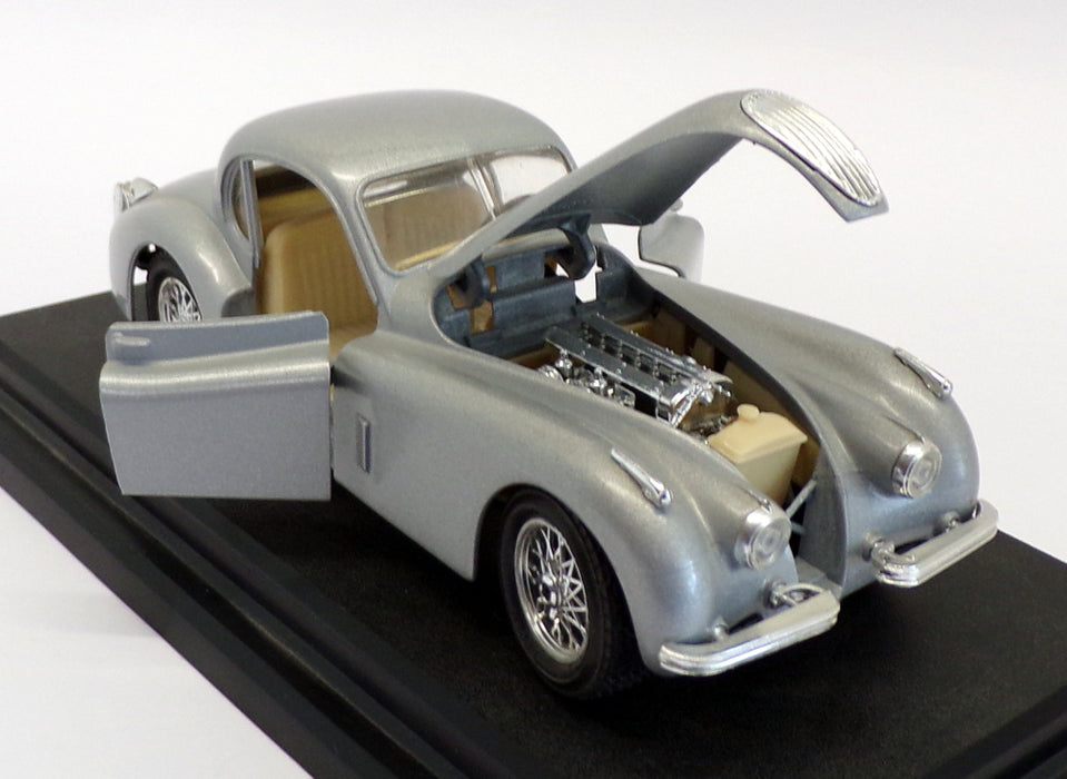 Burago 1/24 Scale Model Car 1508 - 1948 Jaguar XK120 Coupe - Silver