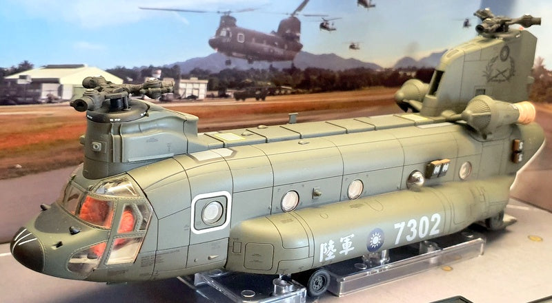 Forces of Valor 1/72 Scale 821005B - ROCA Boeing Chinook CH-47SD