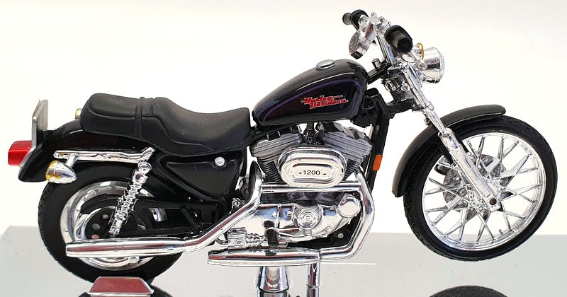 Maisto 1/18 Scale Motorcycle 39360 - 2001 Harley Davidson XL 1200C Sportster
