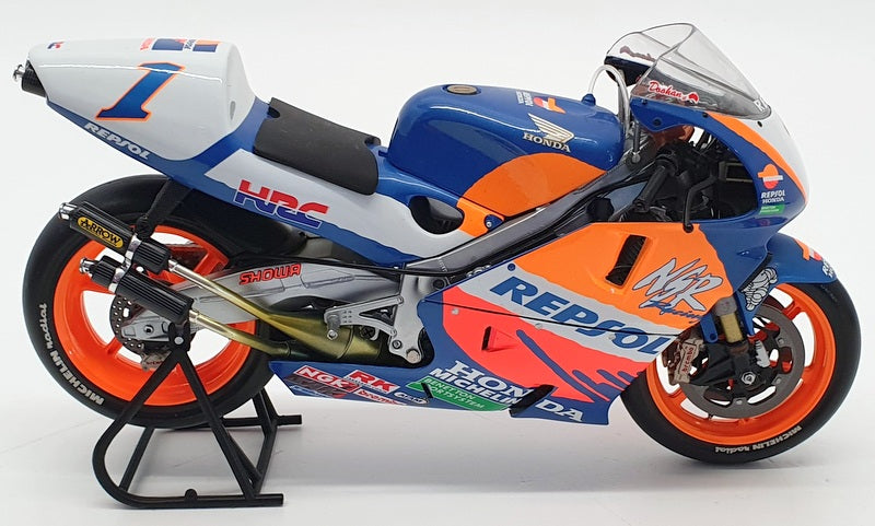 Minichamps 1/12 Scale Motorcycle 122 976101 - Honda NSR500 M.Doohan