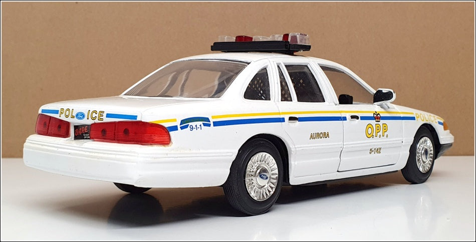 Motormax 1/24 Scale 76102B - Ford Crown Victoria Police - Aurora