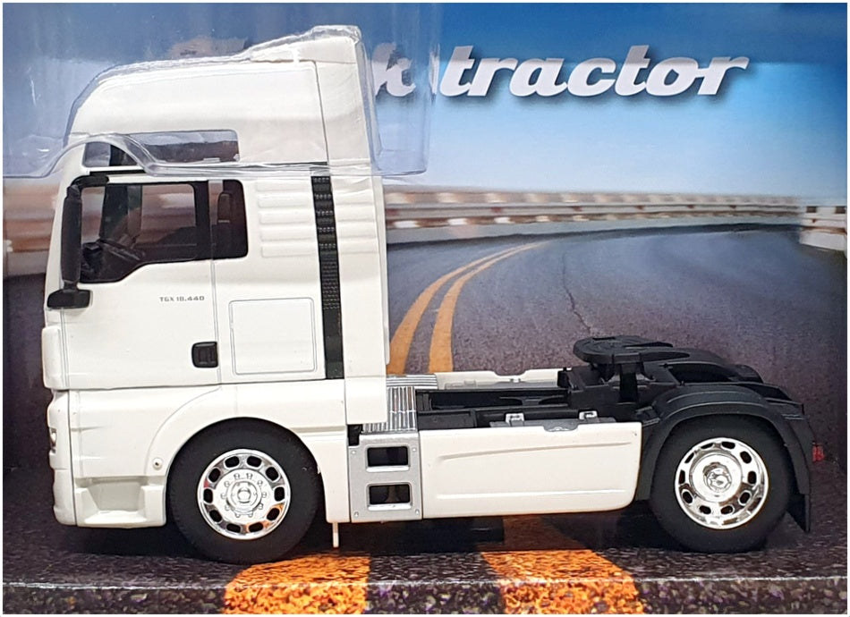 Welly 1/32 Scale Diecast 32650S-W - MAN TGX Truck Tractor - White