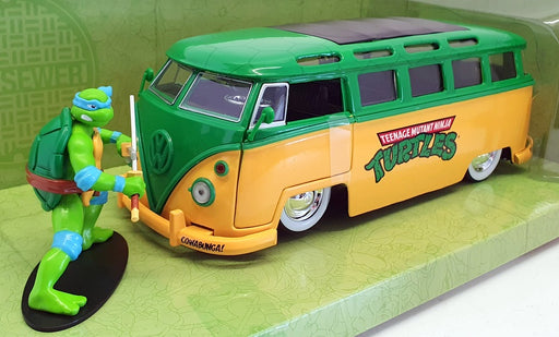 Jada 1/24 Scale 31786 - 1962 Volkswagen Bus & Leonardo Teenage Mutant Turtles