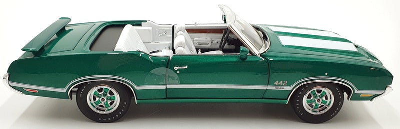 Acme 1/18 Scale Diecast A1805625 - 1972 Oldsmobile 442 W-30 - Green