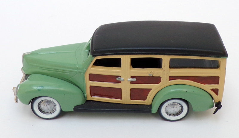 Unbranded 1/43 Scale UF201 - 1940s Ford Woody Wagon - Green/Black