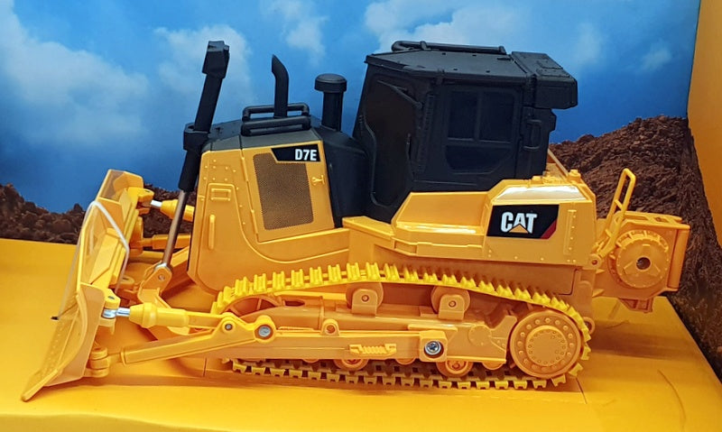 Diecast Masters 1/35 Scale Remote Control 23002 - CAT D7E Track-Type Tractor