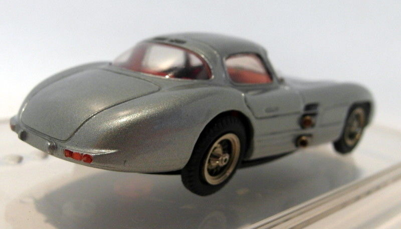 IMU 1/43 Scale Resin - IM1A Mercedes Benz 300 SLR Silver + case