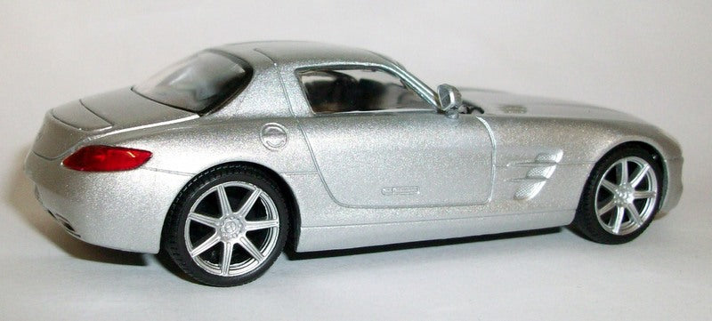 Atlas 1/43 Scale Die-cast metal model - Mercedes Benz SLS AMG Silver