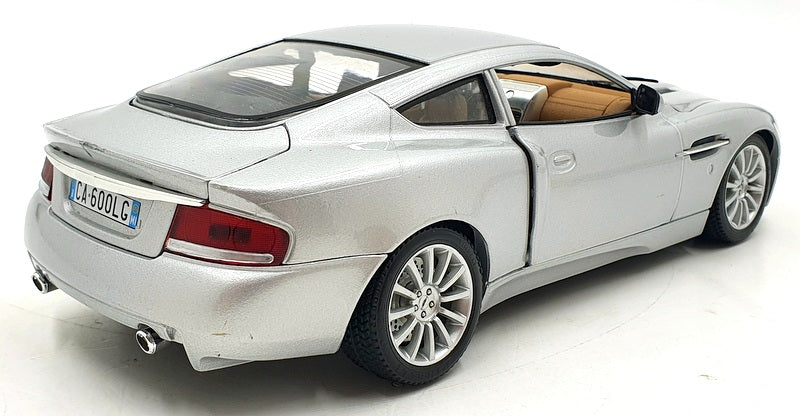 Burago 1/18 Scale Diecast DC18722A Aston Martin Vanquish - Silver With Case