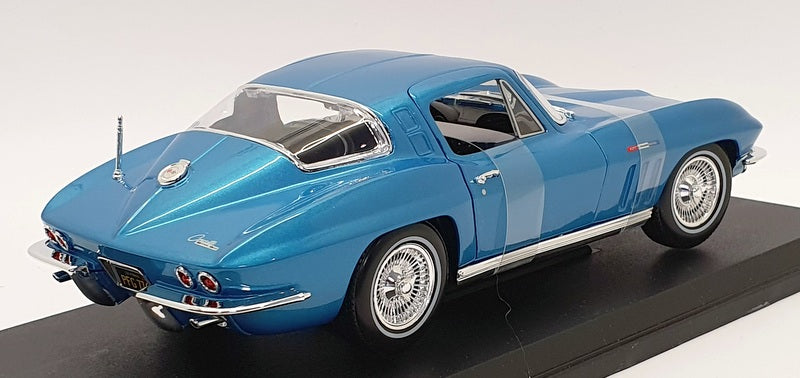 Maisto 1/18 Scale Model Car 46629 - 1965 Chevrolet Corvette - Metallic Blue