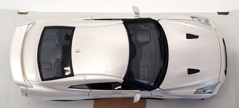 Burago 1/24 Scale Diecast 18-21082 - 2017 Nissan GT-R - White