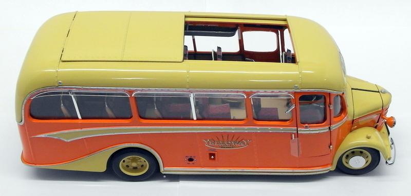Sun Star 1/24 Scale Bus 5001 - Bedford OB Duple Vista Coach - Cream Orange