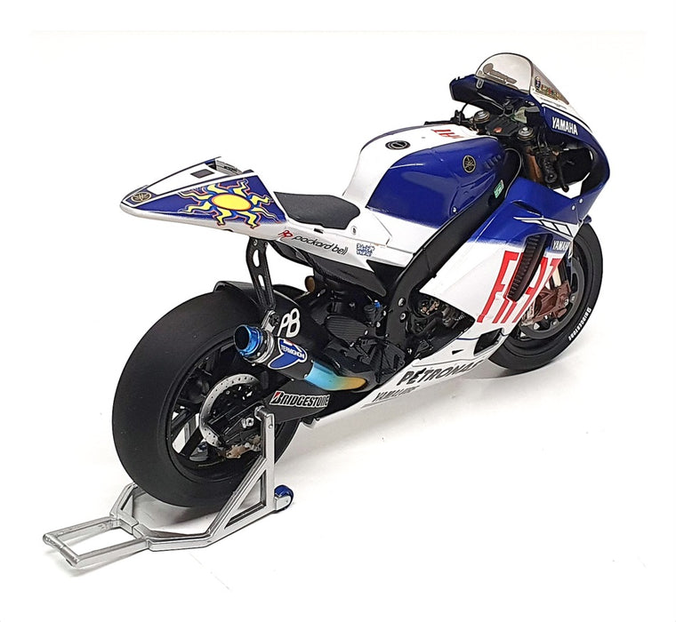 Minichamps 1/12 Scale 122 093046 - Yamaha YZR-M1 V.Rossi MotoGP 2009