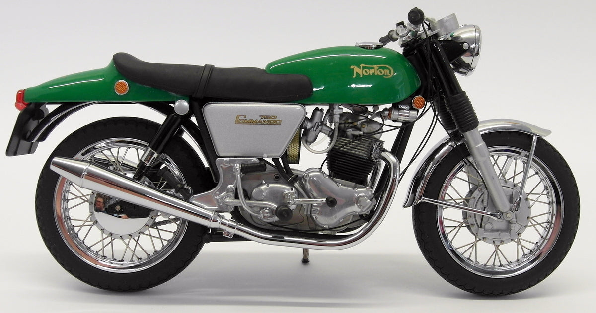 Minichamps 1/12 Scale 122 132000 Norton Commando 750 Fastback 1968 Green