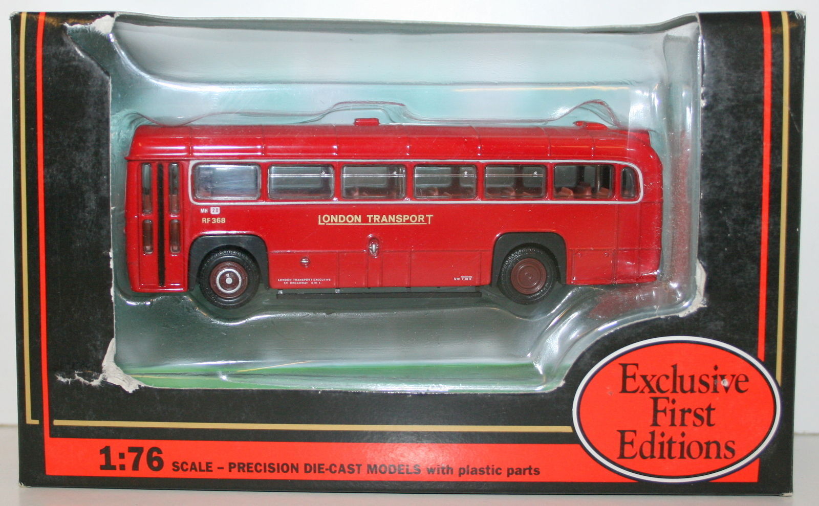 EFE 1/76 23308 AEC RF BUS LONDON TRANSPORT #210 GOLDERS GREEN STATION