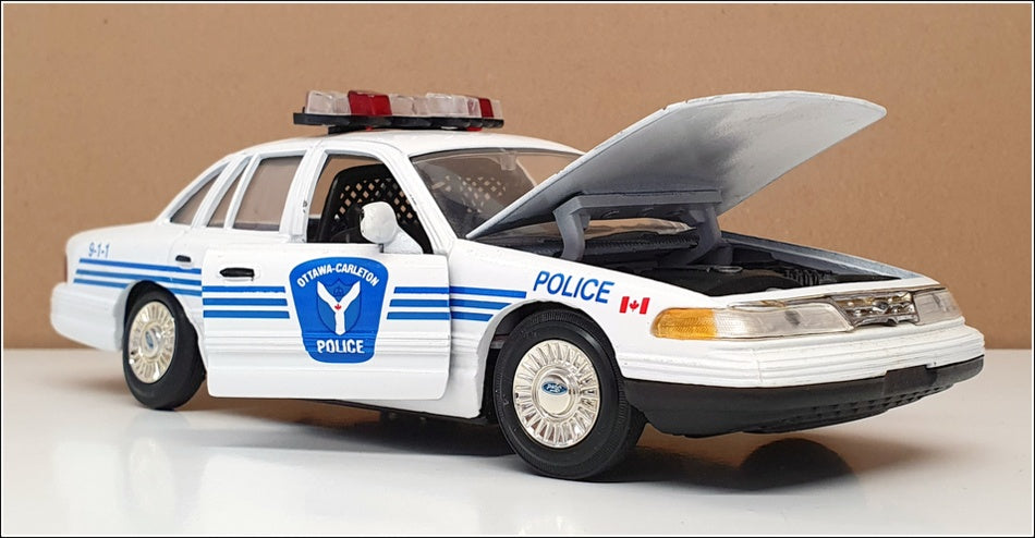 Motormax 1/24 Scale 76102BA - Ford Crown Victoria Police - Ottowa