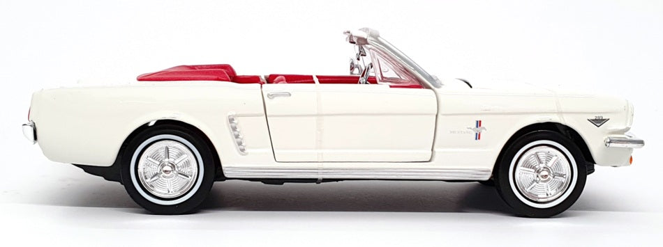 Motormax 1/24 Scale 79852 - 1964 1/2 Ford Mustang - Bond 007 Goldfinger