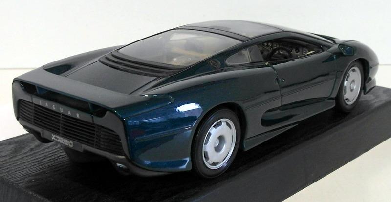 Maisto 1/18 Scale Diecast 32807 - 1992 Jaguar X220 - Green