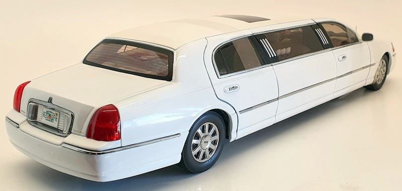 Sunstar 1/18 Scale Model Car 4201 - 2003 Lincoln Town Car Limousine - White