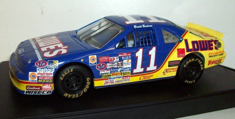 Quartzo 1/43 Scale - 2054 Ford Thunderbird Lowe's Brett Bodine Nascar