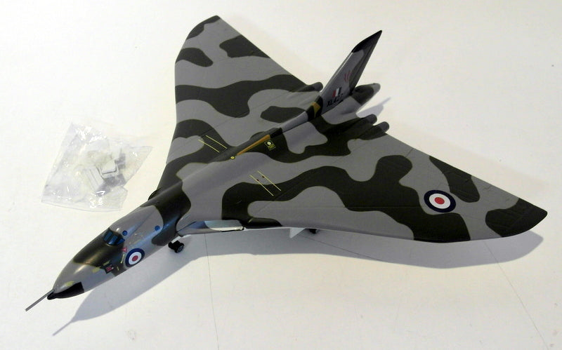 Corgi 1/144 Scale AA31207 Avro Vulcan XL427 617Sqn Scampton Lincs 1969