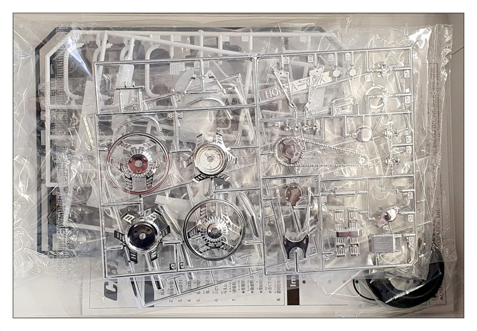 Aoshima 1/12 Scale Unbuilt Kit 063750 - 1981 Honda NC07 CBX400F Motorbike