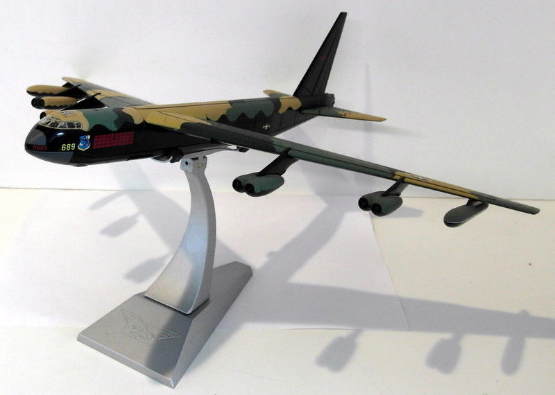 Corgi 1/144 Scale Diecast - AA33503 Boeing B-52D Stratofortress 56-0689 Duxford