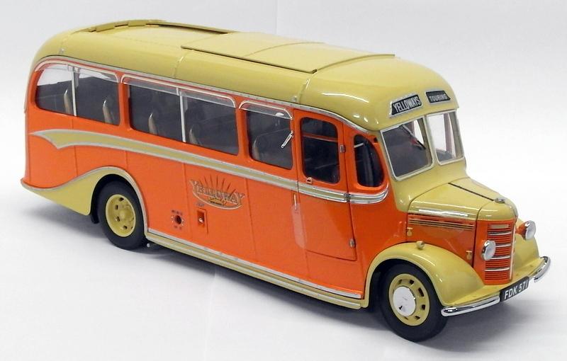 Sun Star 1/24 Scale Bus 5001 - Bedford OB Duple Vista Coach - Cream Orange