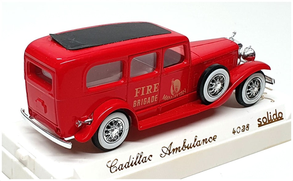 Solido 1/43 Scale 4038 - Cadillac Ambulance Manhattan Fire Brigade - Red
