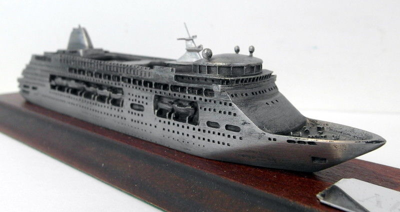 Skytrex 1/250 Scale Pewter - M935A Arcadia 1997 Model cruise liner on plinth