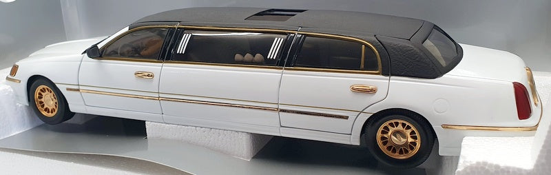 Sun Star Models 1/18 Scale 1269 - 2000 Lincoln Limousine New Millennium Edition