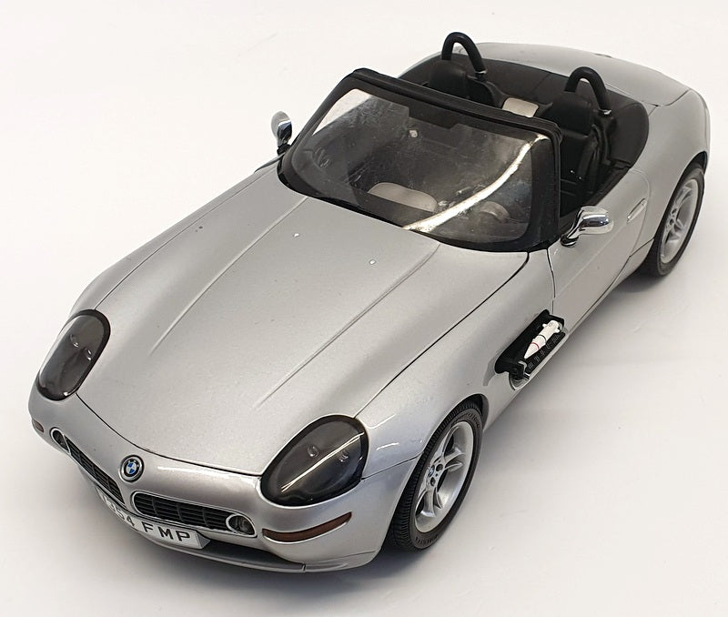 Autoart 1/18 Scale 70511 BMW Z8 Silver 007 James Bond The World Is Not Enough