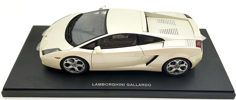 Autoart 1/18 Scale Diecast 74575 - Lamborghini Gallardo - Balloon White