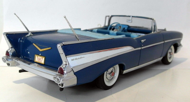 Danbury Mint 1/24 Scale Diecast - 41 Chevrolet Bel Air 1957 Blue