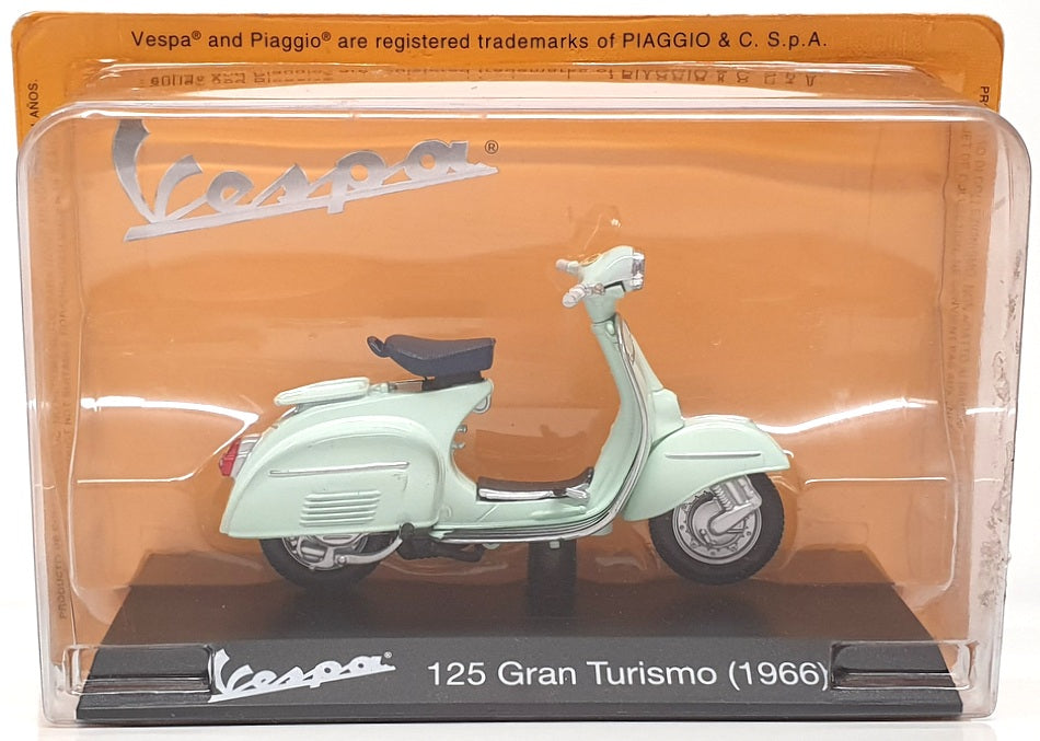 Altaya 1/18 Scale Diecast #28 - 1966 Piaggio Vespa 125 Gran Turismo - Pale Green