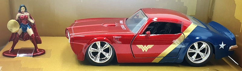 Jada 1/32 Scale 81330 - Wonder Woman Figure And 1972 Pontiac Firebird