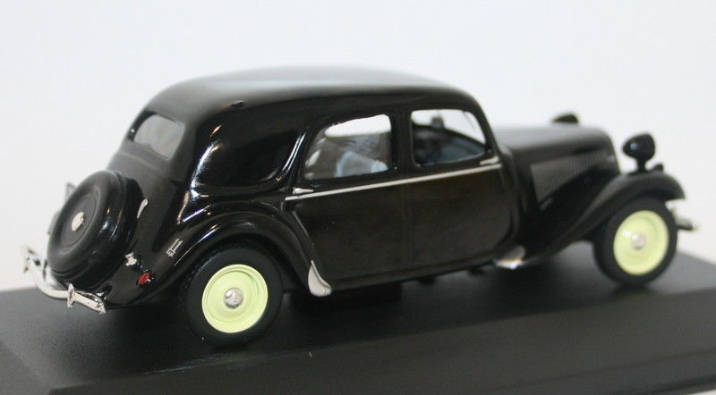 Solido 1/43 Scale diecast - S4300900 - 1950 Citroen Traction 11 - Black