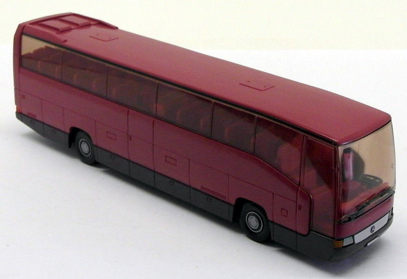 Wiking HO Gauge 1/87 Scale 71401 - Mercedes Benz Reisebus Coach RHD - Purple