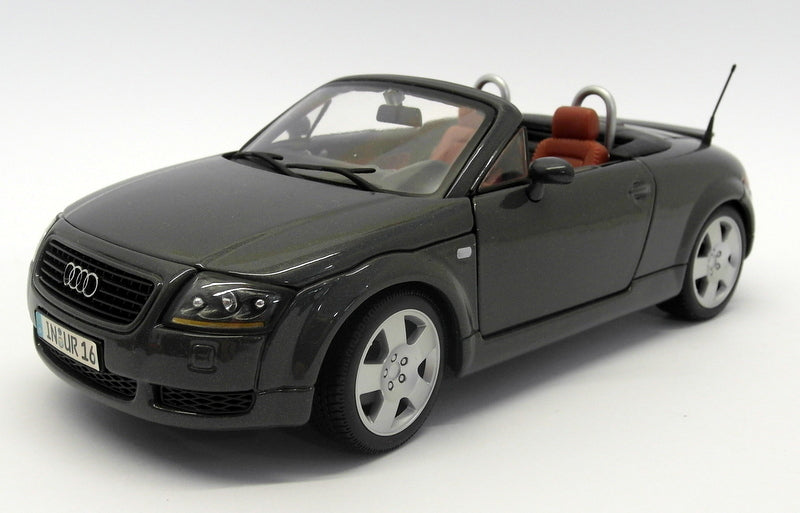 Maisto 1/18 Scale Model Car - 31878 Audi TT Roadster Metallic Grey