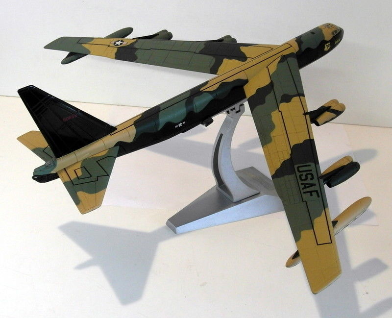 Corgi 1/144 Scale Diecast - AA33503 Boeing B-52D Stratofortress 56-0689 Duxford