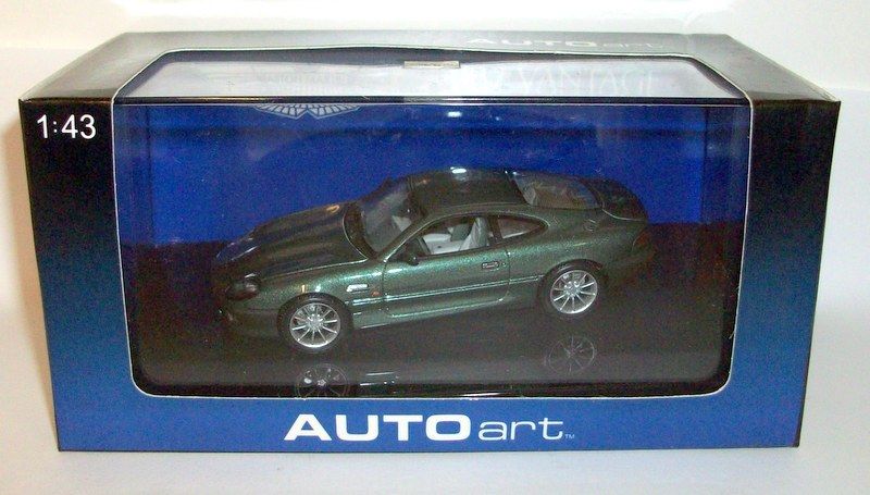 Autoart 1/43 Scale Diecast AA50204 Aston Martin DB7 Metallic green