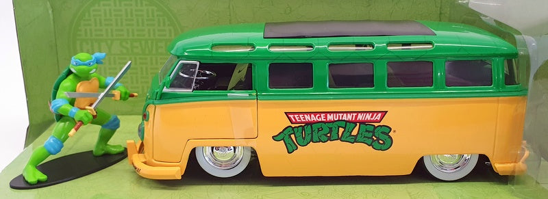 Jada 1/24 Scale 31786 - 1962 Volkswagen Bus & Leonardo Teenage Mutant Turtles